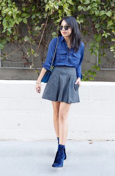 Woman_wearing_blue_blouse_and_wool_mini_skirt